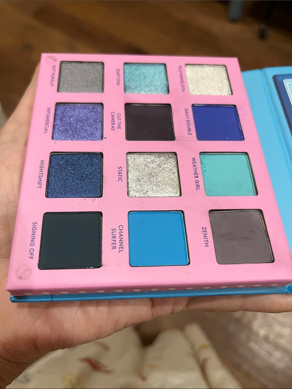 Trixie Cosmetics NIGHTTIME REALNESS 12 pan shadow + pressed pigment palette - Picture 4 of 8